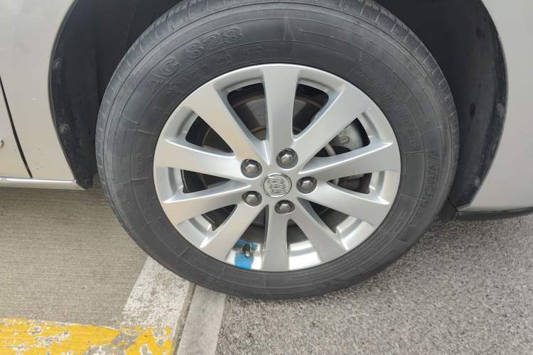 Used Buick GL8 2018 28T Luxury Model China VI Standard Right Front Wheel Hub