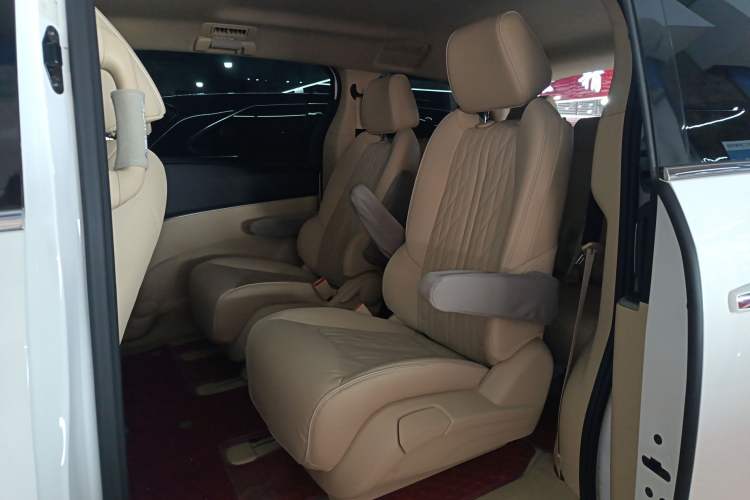 Used Buick GL8 2023 Facelifted Land Cruiser Executive Luxury Version
