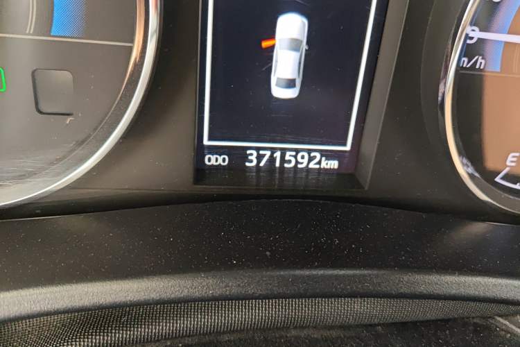 Used Toyota Levin 2017 Revised Dual-Engine 1.8H GS E-CVT Elite Sunroof Version China V Standard Odometer Close Up