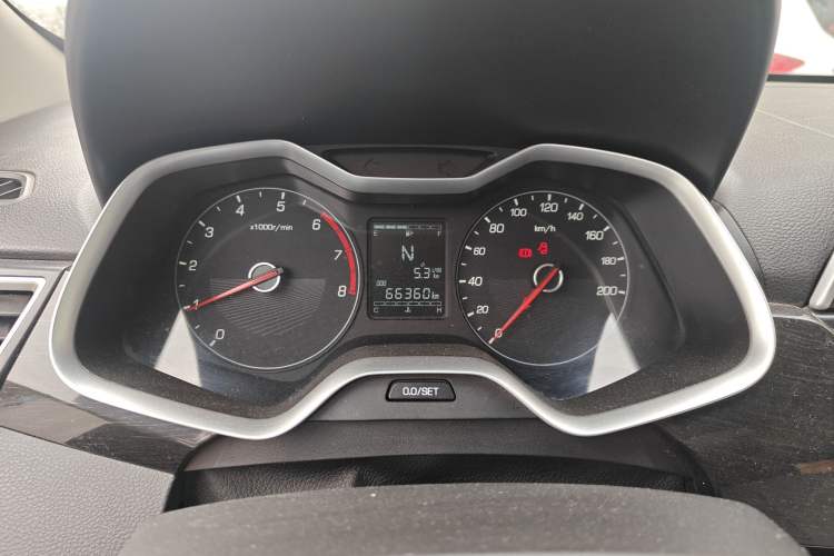 Used Baojun 310 2017 1.5L Automatic Fashion Model Instrument Cluster