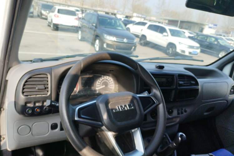 Used JMC Transit 2019 2.8T Commercial Version Short Wheelbase Mid-Roof 3-Seater China VI Standard JX493