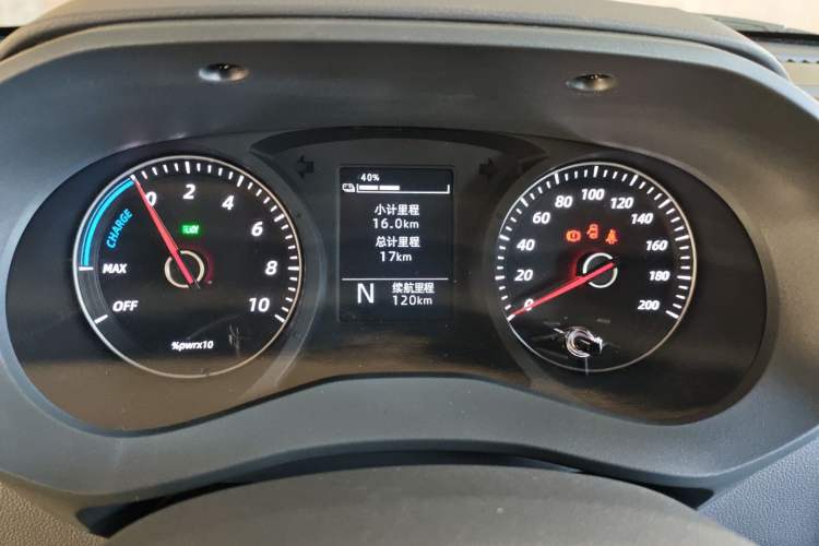 Used Wuling Yangguang 2024 300KM Comfort Version Passenger Van 75kW