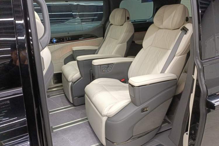 Used Zeekr 009 2024 7-Seater Walk-Through Version Four-Wheel Drive 108 kWh