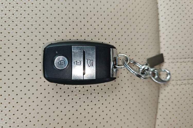 Used Kia Sorento 2013 2.4L 7-Seater Gasoline Luxury Version China IV Standard
