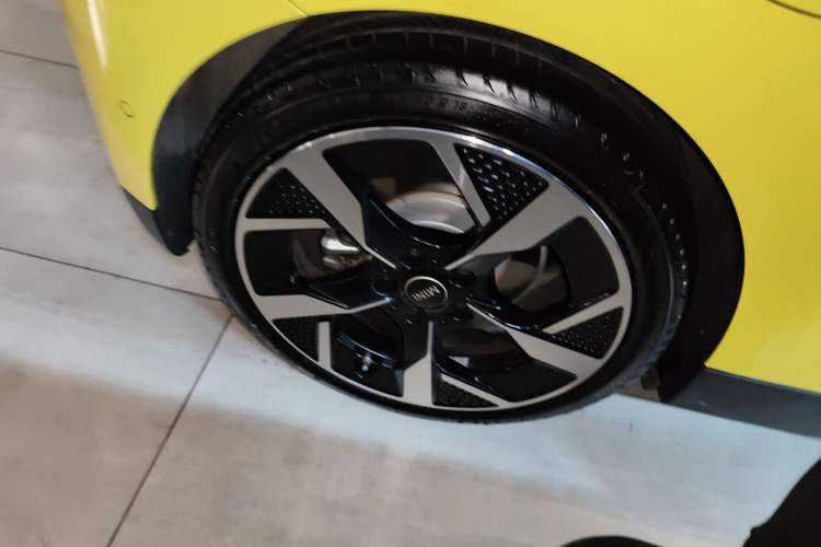 Used MINI Electric COOPER 2024 452km COOPER SE Artist Right Rear Wheel Hub