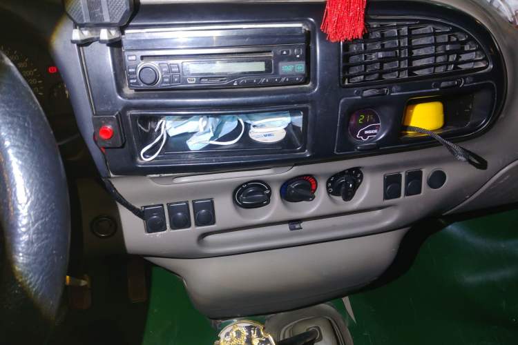 Used Ford Classic Transit 2009 2.8T Diesel Standard Version Short Wheelbase Mid-Roof JX493ZLQ3 Audio And AC Panel