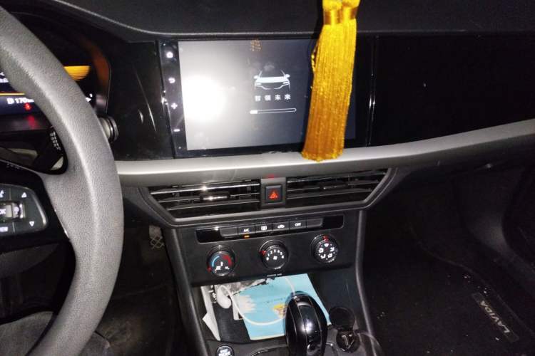 Used Volkswagen Lavida 2022 1.5L Automatic Comfort Edition Audio And AC Panel