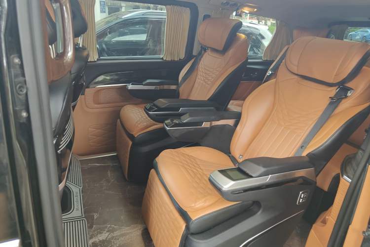 Used Mercedes-Benz V-Class 2018 V 260 Avantgarde Edition China VI