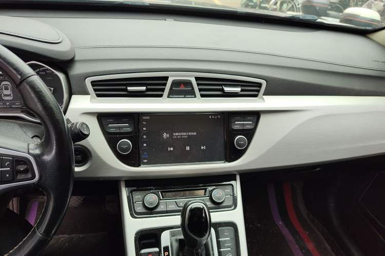 Used Geely Auto Emgrand X7 Sport 2018 1.8TD Automatic Two-Wheel Drive Zhiya Model Audio And AC Panel