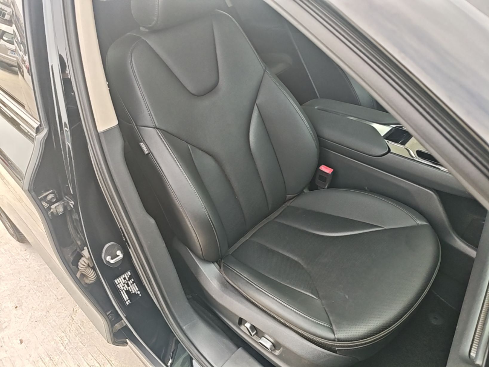 Hongqi E-QM5 2023 Revised Version Basic Travel Edition — снимка 19