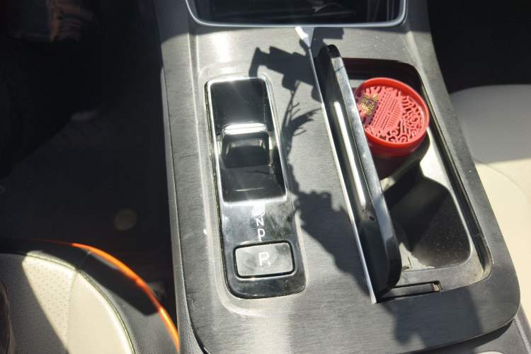 Used Venucia V DD-i 2023 60km iD Version Gear Lever