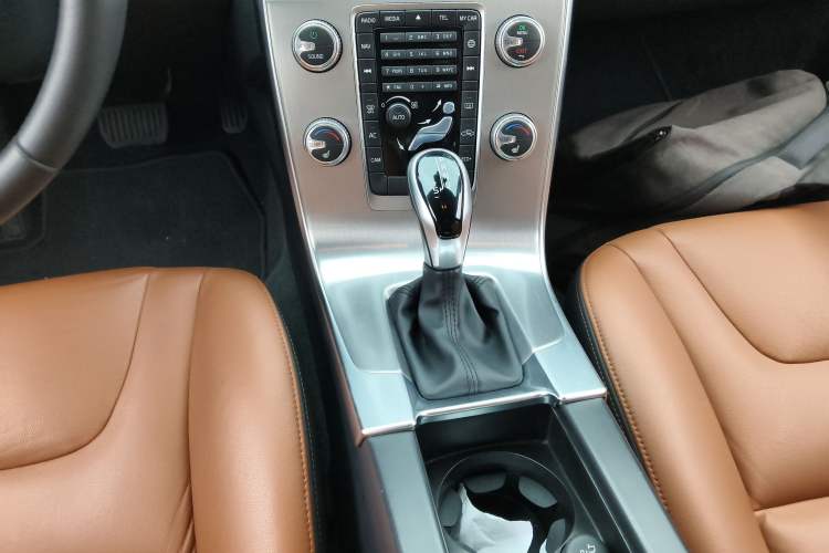 Used Volvo S60 2017 S60L T4 Smart Range Edition Gear Lever