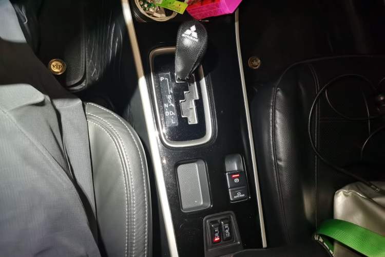 Used Mitsubishi Outlander 2019 2.0L Two-Wheel Drive Comfort Edition 7-Seater China VI Standard Gear Lever
