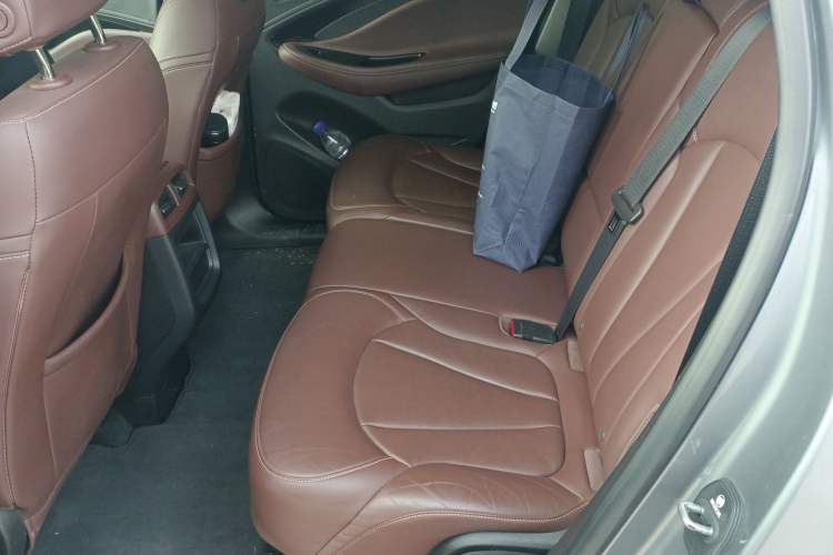 Used Buick Envision 2018 28T Four-Wheel Drive Luxury Model Left Rear Seat