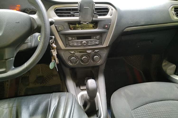 Used Peugeot 301 2014 1.6L Manual Comfort Edition CNG Audio And AC Panel