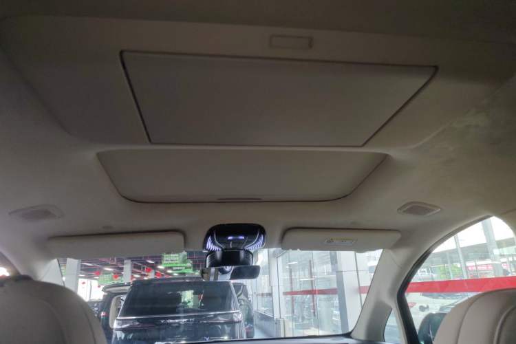 Used VOYAH Dream 2025 PHEV Four-Wheel-Drive Flagship Kunpeng Edition Headliner