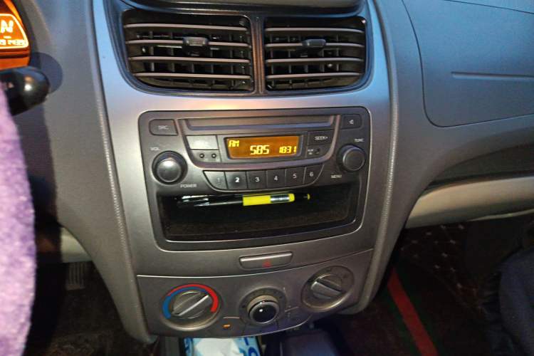 Used Chevrolet Sail 2013 Sedan 1.2L AMT Ideal Edition Audio And AC Panel