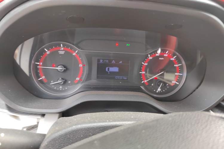 Used SAIC MAXUS Xintu V90 2020 2.0T Manual Yunjie Version Front-Wheel Drive with Single Rear Tire Short Wheelbase Mid-Height Design 6-Seater
