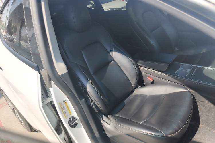 Used Tesla Model Y 2022 Rear-Wheel-Drive Version Right Front Seat