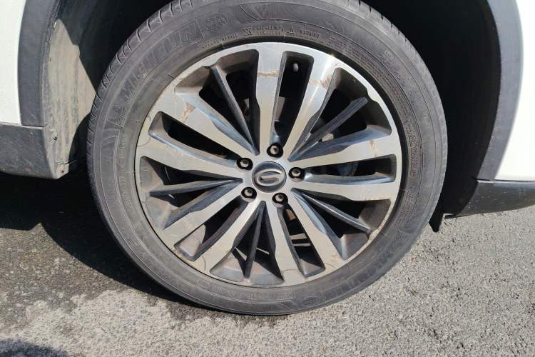 Used GAC Trumpchi GS4 2017 235T Automatic Two-Wheel Drive Luxury Smart Connectivity Version Right Front Wheel Hub