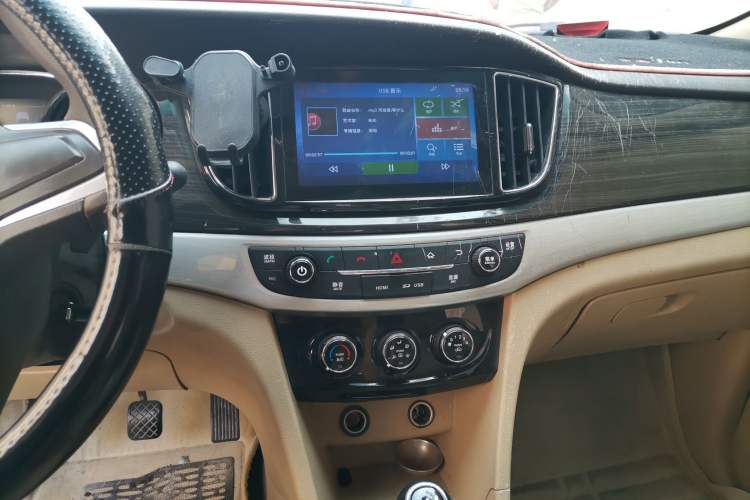 Used Baojun 730 2016 1.5L Manual Comfort Version 7 Seats China V Emission Standard Audio And AC Panel