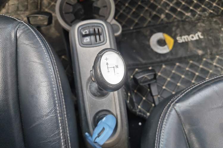 Used smart fortwo 2011 1.0 MHD Convertible Orange Edition
