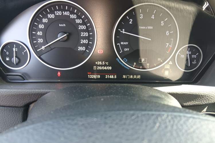 Used BMW 3 Series GT 2018 320i Sport Edition Odometer Close Up