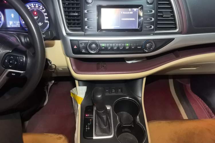 Used Toyota Highlander 2015 3.5L 4x4 Elite Edition 7-Seater Audio And AC Panel