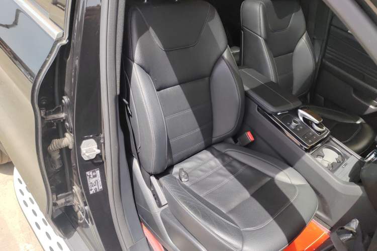 Used Mercedes-Benz GLE Coupe 2017 GLE 400 4MATIC Coupe SUV Right Front Seat