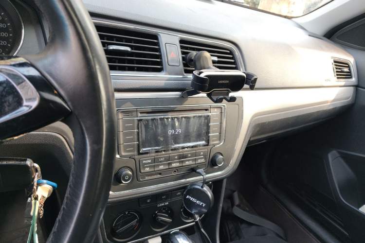 Used Volkswagen Lavida 2015 1.6L Automatic Comfort Edition
