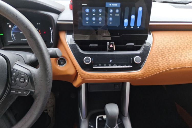 Used Toyota Corolla Cross 2024 2.0L Smart Electric Hybrid Dual-Engine Elite Edition Audio And AC Panel