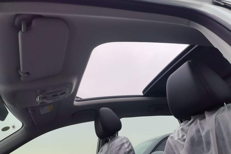 Used Roewe RX5 2025 PLUS 330TGI Automatic Trendsetting Smart Edition Headliner