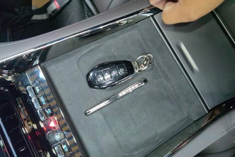 Used Denza Z9 2024 1100 km Four-Wheel Drive Max Version