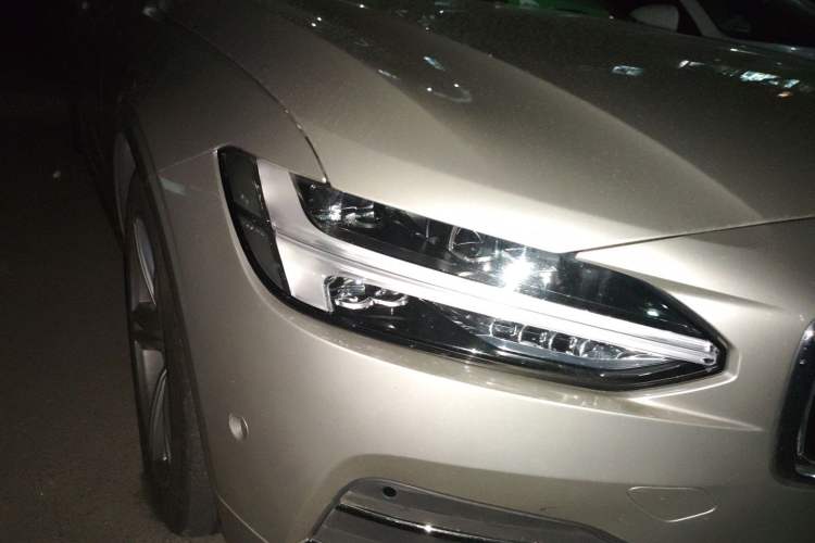 Used Volvo S90 2018 T4 Zhiyuan Edition Right Front Headlight