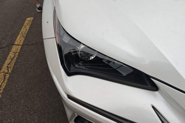 Used Lexus NX 2018 300h Front-Wheel-Drive FENGSHANG Version China V Emission Standard Right Front Headlight