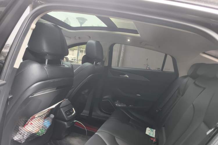 Used Hongqi H5 2022 Classic Model Facelift 1.8T Automatic Smart Connect Flagship Edition Headliner