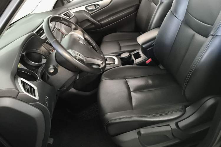 Used Nissan X-Trail 2015 2.0L CVT Comfort MAX Edition 2WD
