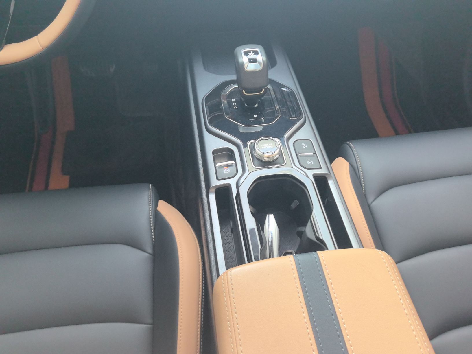 Geely Auto icon 2023 1.5TD Chocolate Smoothie Edition — снимка 16