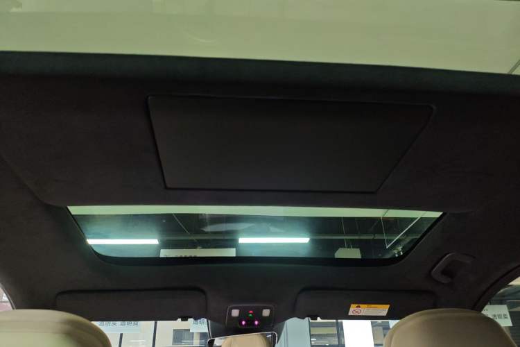 Used ONVO Luxeed L90 2025 Model—Ultra Six-Seater Version
