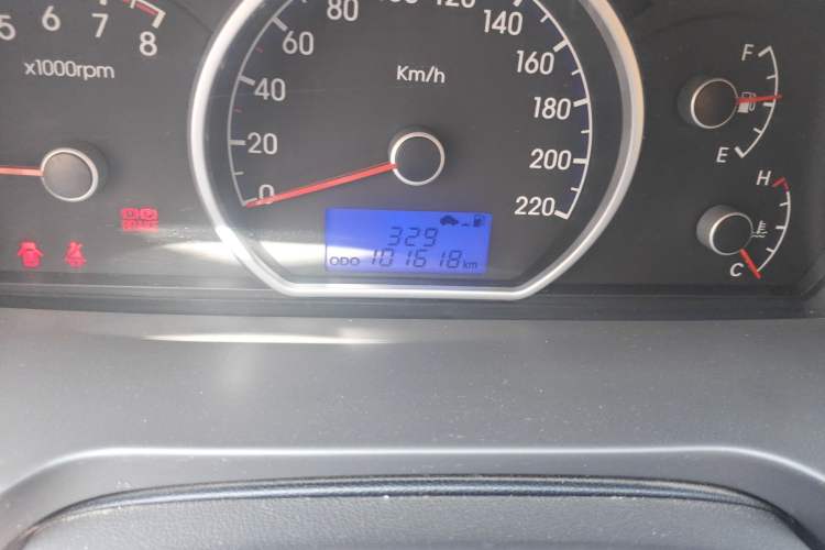 Used Hyundai Celesta 2010 1.6L MT GLS Odometer Close Up