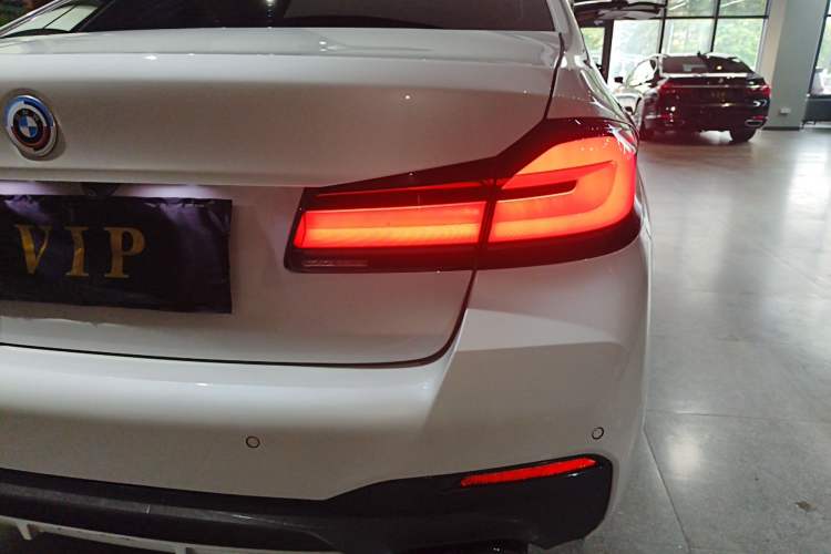 Used BMW 5 Series 2021 Facelifted 530Li xDrive M Sport Package Exterior 3