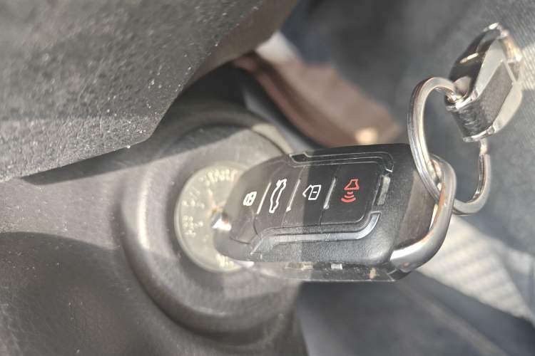 Used Venucia R50X 2013 1.6L Automatic Model