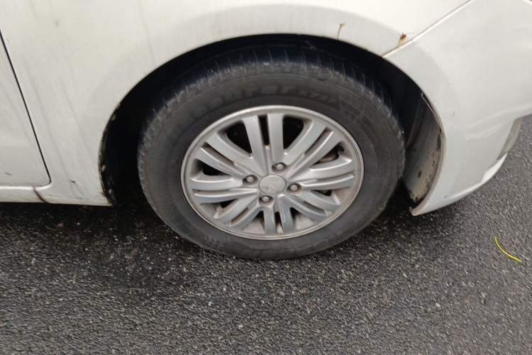 Used Kia K2 2012 Sedan 1.4L Automatic GLS Commemorative Edition Right Front Wheel Hub