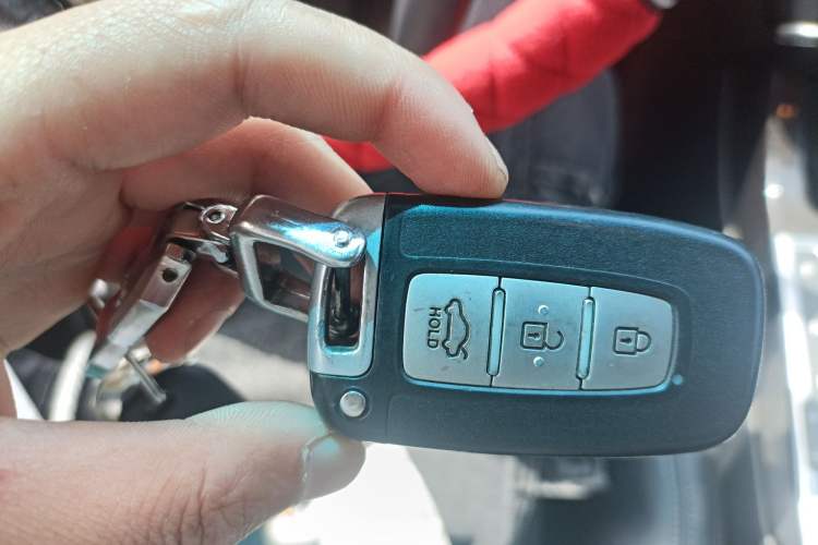 Used Kia K5 2011 2.0L Automatic DLX Vehicle Key