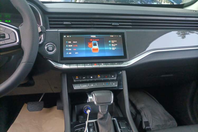 Used Sinotruk VGV U70 2020 1.5T Automatic Smart Luxury 7-Seater Audio And AC Panel