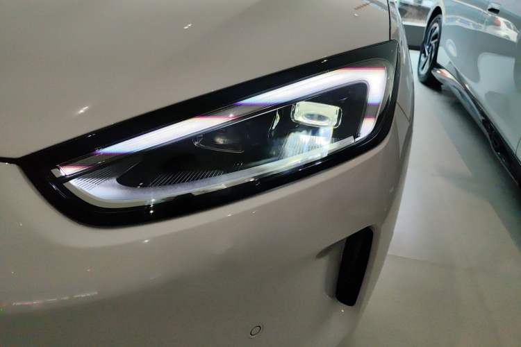 Used Hima AITO M5 2025 Extended-Range Ultra Rear-Wheel-Drive Version Left Front Headlight