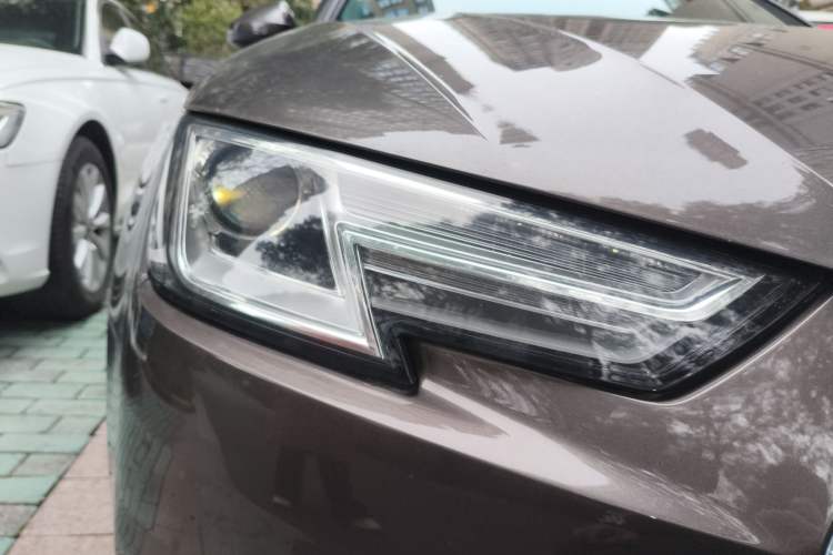 Used Audi A4L 2017 40 TFSI Ambition Edition
