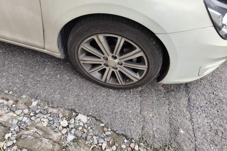 Used Peugeot 408 2014 1.8L Automatic Luxury Edition Right Front Wheel Hub