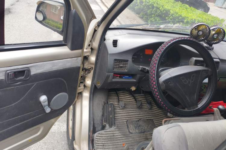 Used Wuling Rongguang 2011 1.2L Base Version
