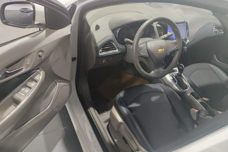 Used Chevrolet Cruze 2016 1.5L Automatic Stylish Sunroof Version Driver Seat